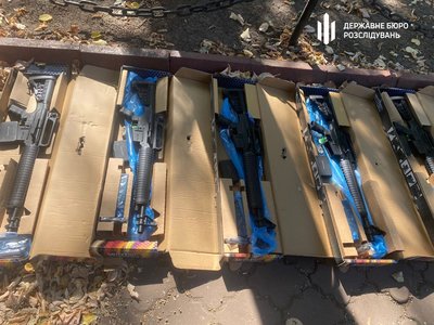 ДБР передали військовим конфісковані гвинтівки, які лежали на складі з 2014 року ДБР передали військовим конфісковані гвинтівки, які лежали на складі з 2014 року