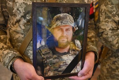 У Полтаві попрощались із чотирма військовими, які загинули під час захисту України У Полтаві попрощались із чотирма військовими, які загинули під час захисту України