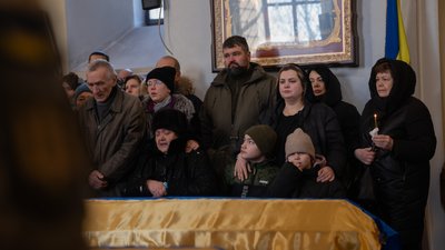 У Полтаві попрощалися із майором та солдатом, які загинули на війні з РФ У Полтаві попрощалися із майором та солдатом, які загинули на війні з РФ