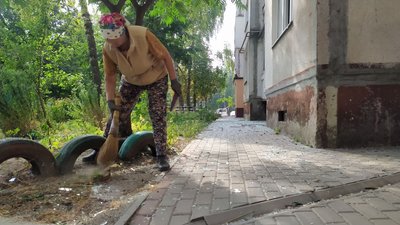 "Тисяча пошкоджених вікон": Як оговтуються мешканці пошкоджених багатоповерхівок у Сумах "Тисяча пошкоджених вікон": Як оговтуються мешканці пошкоджених багатоповерхівок у Сумах