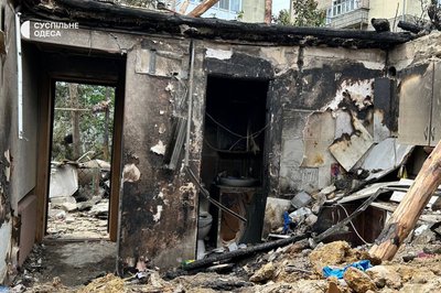 Удар "шахедів" на Одещині: родина врятувалася з-під уламків, батьки поранені — розповіді очевидців Удар "шахедів" на Одещині: родина врятувалася з-під уламків, батьки поранені — розповіді очевидців