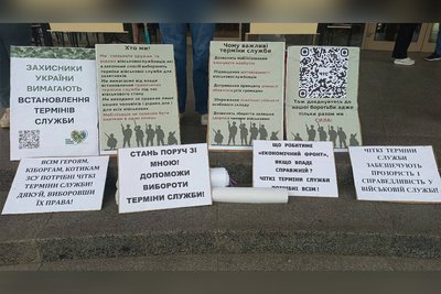 В Житомирі провели пікет за чіткі терміни служби В Житомирі провели пікет за чіткі терміни служби