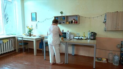 Замість дому — шкільний клас: історії переселенців, які живуть в шелтері на Черкащині