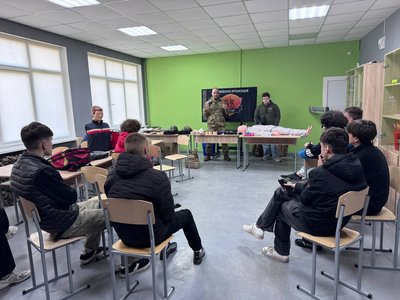 Домедична допомога, робота з дронами та зброєю. У Центрі спротиву в Кривому Розі провели практичні заняття Домедична допомога, робота з дронами та зброєю. У Центрі спротиву в Кривому Розі провели практичні заняття