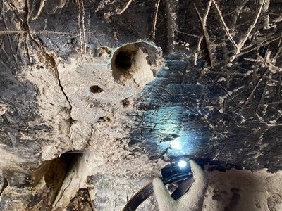 У печерах на Вінниччині знайшли наскельні зображення У печерах на Вінниччині знайшли наскельні зображення