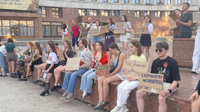 В Україні тривають протести проти відставки Федорова з посади очільника МОУ: День 11 В Україні тривають протести проти відставки Федорова з посади очільника МОУ: День 11