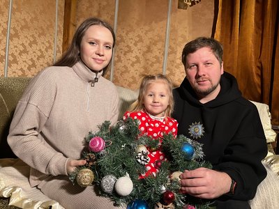 Херсон, Новий рік, ялинки, ялинкові прикраси, родина, Олексій Пономарьов, Валентина Пономарьова, Соломія Пономарьова Херсон, Новий рік, ялинки, ялинкові прикраси, родина, Олексій Пономарьов, Валентина Пономарьова, Соломія Пономарьова
