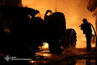 Пожежа через удар по Дніпру, обстріли 2 громад, атака на інфраструктуру: як на Дніпропетровщині минула ніч на 31 жовтня Пожежа через удар по Дніпру, обстріли 2 громад, атака на інфраструктуру: як на Дніпропетровщині минула ніч на 31 жовтня