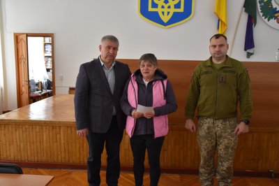 У громаді на Житомирщині військовим вручили посмертні та прижиттєві державні нагороди У громаді на Житомирщині військовим вручили посмертні та прижиттєві державні нагороди