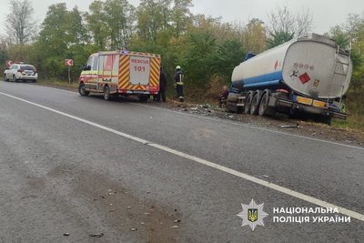 Зіткнулися дві вантажівки: у поліції розповіли подробиці ДТП на Черкащині Зіткнулися дві вантажівки: у поліції розповіли подробиці ДТП на Черкащині