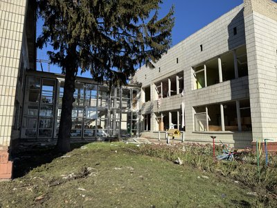 Армія РФ вдруге пошкодила школу та будинки у Сумах Армія РФ вдруге пошкодила школу та будинки у Сумах