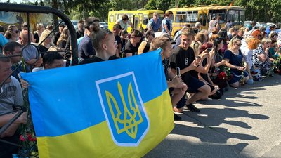 У Сумах провели в останню путь захисника Станіслава Чапалюка У Сумах провели в останню путь захисника Станіслава Чапалюка