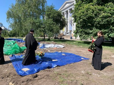 У Києві знесли храм-МАФ УПЦ поблизу Десятинної церкви У Києві знесли храм-МАФ УПЦ поблизу Десятинної церкви