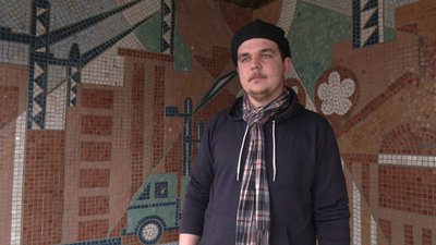 "Ця зупинка не несе ніяких радянських підтекстів": у місті на Рівненщині волонтери відмили мозаїку на зупинці "Ця зупинка не несе ніяких радянських підтекстів": у місті на Рівненщині волонтери відмили мозаїку на зупинці