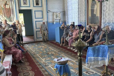 Релігійна громада села Пекарщина на Житомирщині перейшла до ПЦУ: священник рішення не підтримав Релігійна громада села Пекарщина на Житомирщині перейшла до ПЦУ: священник рішення не підтримав