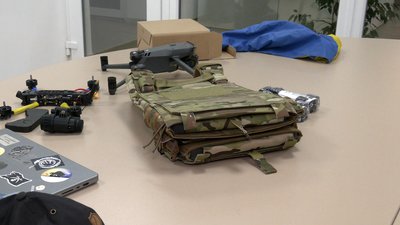 Волонтер з Литви привіз для оборонців Чернігівщини бронежилети, дрони, прилади нічного бачення та турнікети Волонтер з Литви привіз для оборонців Чернігівщини бронежилети, дрони, прилади нічного бачення та турнікети