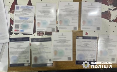 На Одещині викрили схему переправлення військовозобовʼязаних за кордон під виглядом моряків: підозрюють двох жінок На Одещині викрили схему переправлення військовозобовʼязаних за кордон під виглядом моряків: підозрюють двох жінок