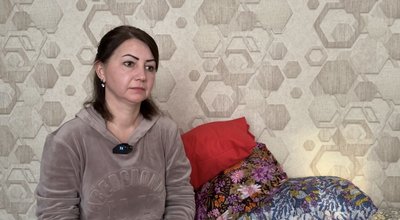 Кролевчанка Любов Пацюк шиє подушки та бурки для українських захисників Кролевчанка Любов Пацюк шиє подушки та бурки для українських захисників