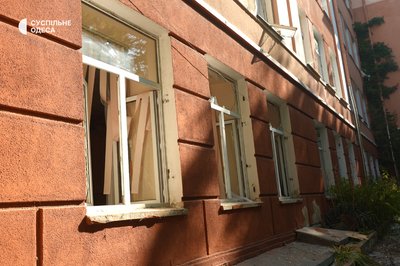 Пошкоджені майже всі кабінети: який вигляд має ліцей в Одесі після атаки РФ