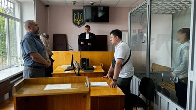 Судове засідання та обрання запобіжного заходу 18-річному підозрюваному у справі про викрадання та підпал чоловіка на Миколаївщині Судове засідання та обрання запобіжного заходу 18-річному підозрюваному у справі про викрадання та підпал чоловіка на Миколаївщині