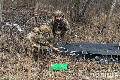 Поліцейські Сумщини підірвали російський безпілотник Поліцейські Сумщини підірвали російський безпілотник