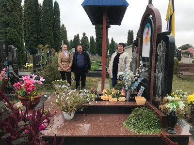 "Він все життя віддав армії, віддав війні" — мама полеглого воїна Дмитра Пилипчука "Він все життя віддав армії, віддав війні" — мама полеглого воїна Дмитра Пилипчука