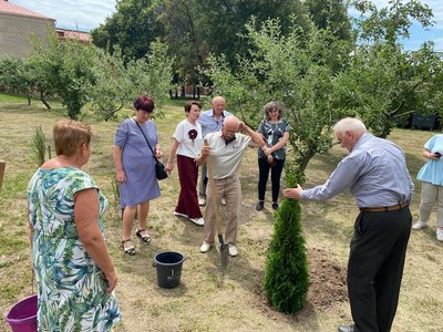 "Ностальгія зашкалює": на Черкащині однокласники зустрілися через пів століття після випускного "Ностальгія зашкалює": на Черкащині однокласники зустрілися через пів століття після випускного