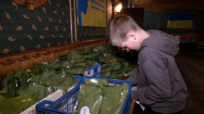 "Донатами помагають прості люди, матері загиблих, дружини": як "Турійські ґаздині" з Волині готують страви для бійців "Донатами помагають прості люди, матері загиблих, дружини": як "Турійські ґаздині" з Волині готують страви для бійців