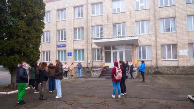 Батьки та діти прийшли на зустріч із міським головою Хотина Батьки та діти прийшли на зустріч із міським головою Хотина