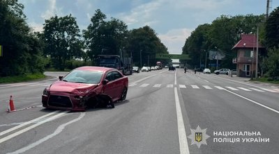 На автодорозі "Львів-Шегині" внаслідок зіткнення двох легковиків травмувався водій На автодорозі "Львів-Шегині" внаслідок зіткнення двох легковиків травмувався водій