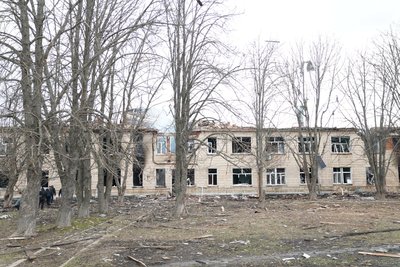 "У погріб побігла сонна". Очевидці обстрілу лікарні в Краснопіллі розповіли про наслідки атаки "У погріб побігла сонна". Очевидці обстрілу лікарні в Краснопіллі розповіли про наслідки атаки