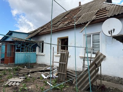 Нічна атака дронів на Глухів: згоріли будинки, є поранені Нічна атака дронів на Глухів: згоріли будинки, є поранені