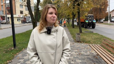 Сезон опалого листя: як його прибирають у Хмельницькому, куди вивозять та за що штрафують Сезон опалого листя: як його прибирають у Хмельницькому, куди вивозять та за що штрафують
