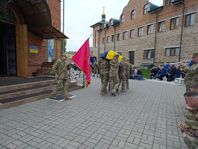 Залишилися два сини: у Хмельницькому попрощалися із військовим Василем Томащуком