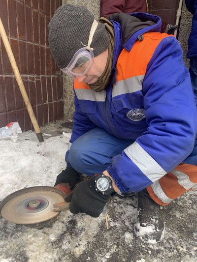 Полтавські комунальники допомагають відновлювати столичні комунікації після обстрілу Полтавські комунальники допомагають відновлювати столичні комунікації після обстрілу