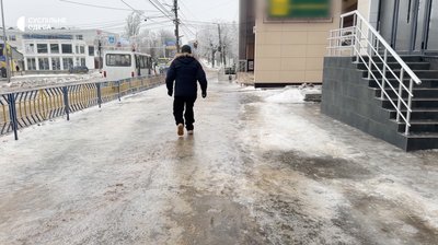 Подільськ у льоду: місцеві травмуються на крижаних поверхнях