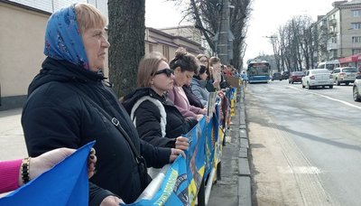 До акції "Поверніть Героїв з полону" долучилися 200 рідних полонених і безвісти зниклих захисників України До акції "Поверніть Героїв з полону" долучилися 200 рідних полонених і безвісти зниклих захисників України