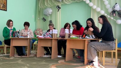 Виконали сотні мотанок та розмалювали сотні гільз працівники дитсадка на Рівненщині