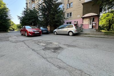 Вулиця Сергія Скальда, 29 у Чернівцях де планують поточно відремонтувати міжбудинковий проїзд
