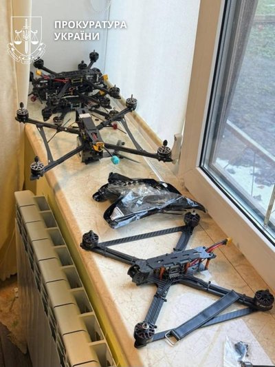 Допустив втрату 84 FPV-дронів, їх знайшли у помешканні За недбалість судитимуть комвзводу однієї з частин на Донеччині Допустив втрату 84 FPV-дронів, їх знайшли у помешканні За недбалість судитимуть комвзводу однієї з частин на Донеччині