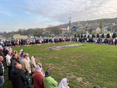 Як в одному з храмів на Буковині освячували великодні кошики: фото Як в одному з храмів на Буковині освячували великодні кошики: фото