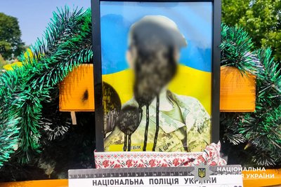 "Це був удар у саме серце": матір загиблого військового розповіла про наругу над могилою сина на Рівненщині "Це був удар у саме серце": матір загиблого військового розповіла про наругу над могилою сина на Рівненщині