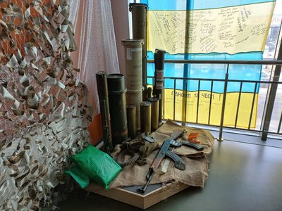 У ліцеї в Житомирі відкрили куточок пам'яті колишніх учнів, які загинули у війні за Україну У ліцеї в Житомирі відкрили куточок пам'яті колишніх учнів, які загинули у війні за Україну