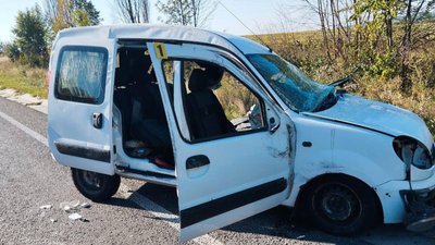 Висипались колоди деревини: у ДТП на Черкащині загинув водій, пасажирка — госпіталізована Висипались колоди деревини: у ДТП на Черкащині загинув водій, пасажирка — госпіталізована