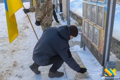 У Житомирі вшанували пам'ять захисників Донецького аеропорту У Житомирі вшанували пам'ять захисників Донецького аеропорту