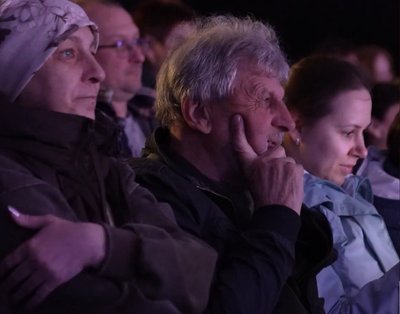 "Життя продовжується": на Черкащині актори театру ветеранів вперше вийшли на сцену "Життя продовжується": на Черкащині актори театру ветеранів вперше вийшли на сцену