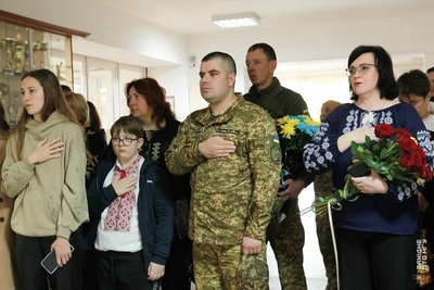 "Щоб усі бачили їх імена": меморіальний комплекс на честь загиблих випускників відкрили у ліцеї в Рівному "Щоб усі бачили їх імена": меморіальний комплекс на честь загиблих випускників відкрили у ліцеї в Рівному