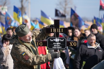 Хрест на могилі загиблого медика Дмитра Колесника, Харків, 22 березня 2026 року Хрест на могилі загиблого медика Дмитра Колесника, Харків, 22 березня 2026 року