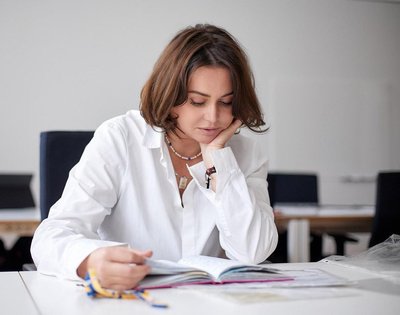 Христина Храновська працює над виставкою "Щоденники дітей" Христина Храновська працює над виставкою "Щоденники дітей"