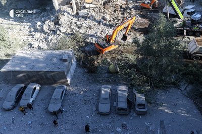 "Життя починаємо з нуля": що відомо про наслідки атаки РФ у Дарницькому районі столиці